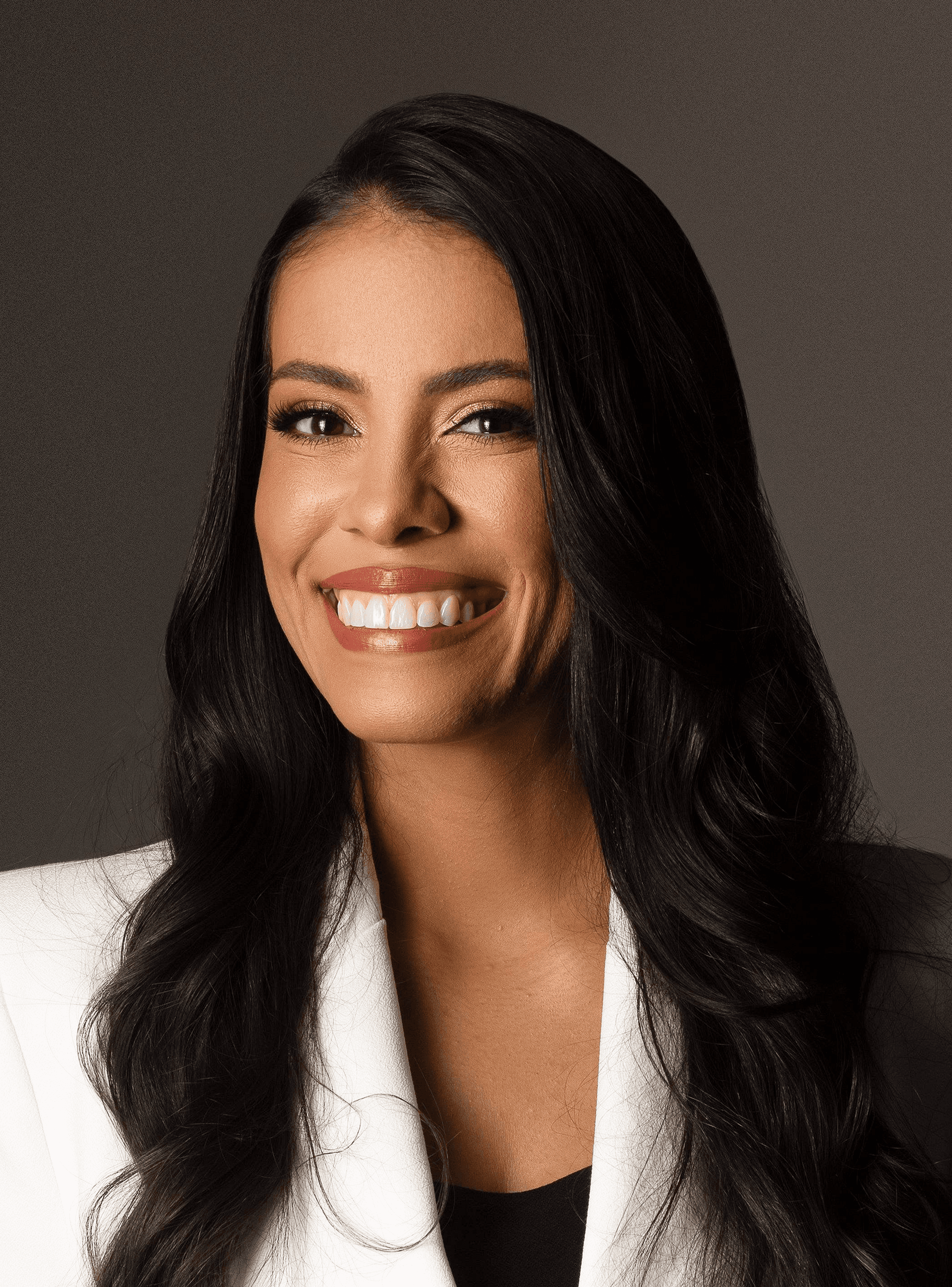 Retrato da Dra. Thaysa Macedo, médica especialista em medicina integrativa.